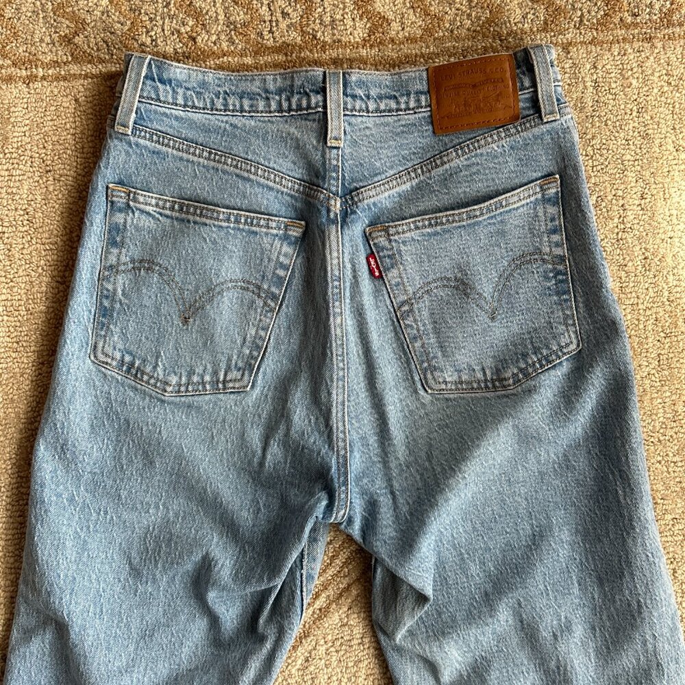 Levi's Ribcage Straight Leg Jeans - Picture 9 of 14